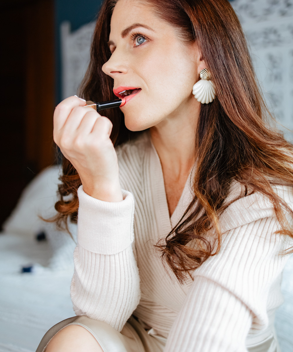 how to wear coral lipstick